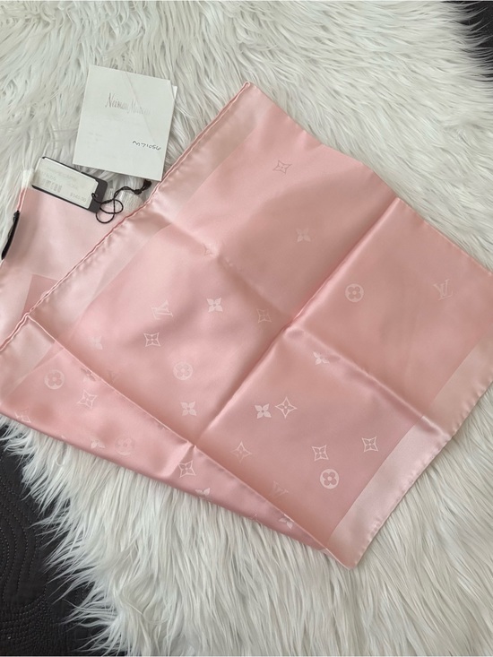 Louis Vuitton Accessories - Authentic 2005 Louis Vuitton Pink “Rose” Echarpe Capri Silk Oblong 45” Scarf
